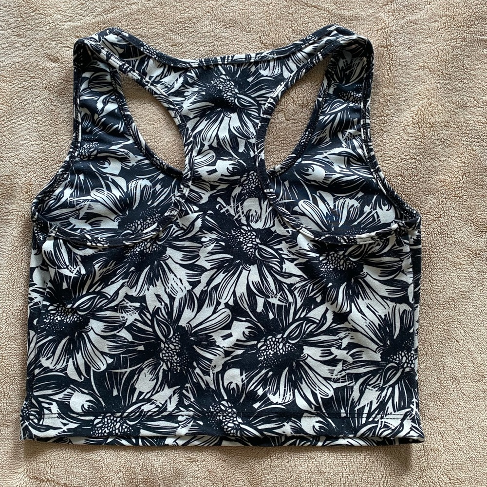 B/W VINTAGE FLORAL COMPRESSION CROP TANK